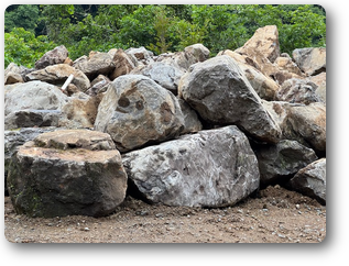 天照石の原石から特殊な加工技術で岩盤ベッドに仕上げます